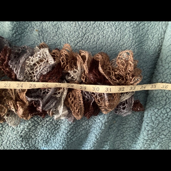 Scarf - Ruffled - Picture 4 of 5